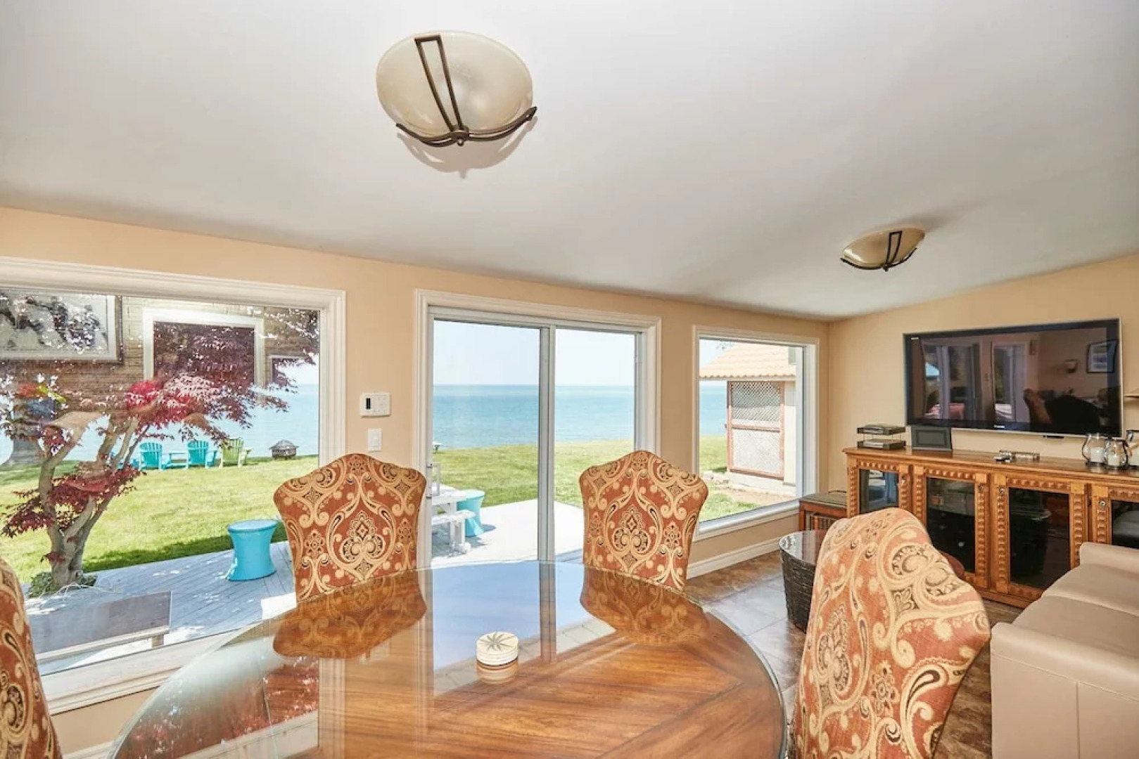 Niagara Lakefront Charm