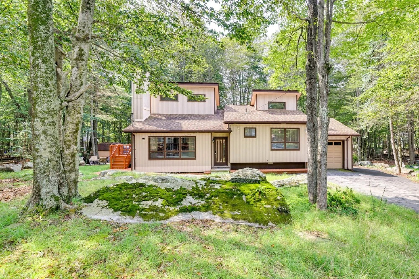 Tobyhanna Retreat w/ Deck, Pool + Lake Access!