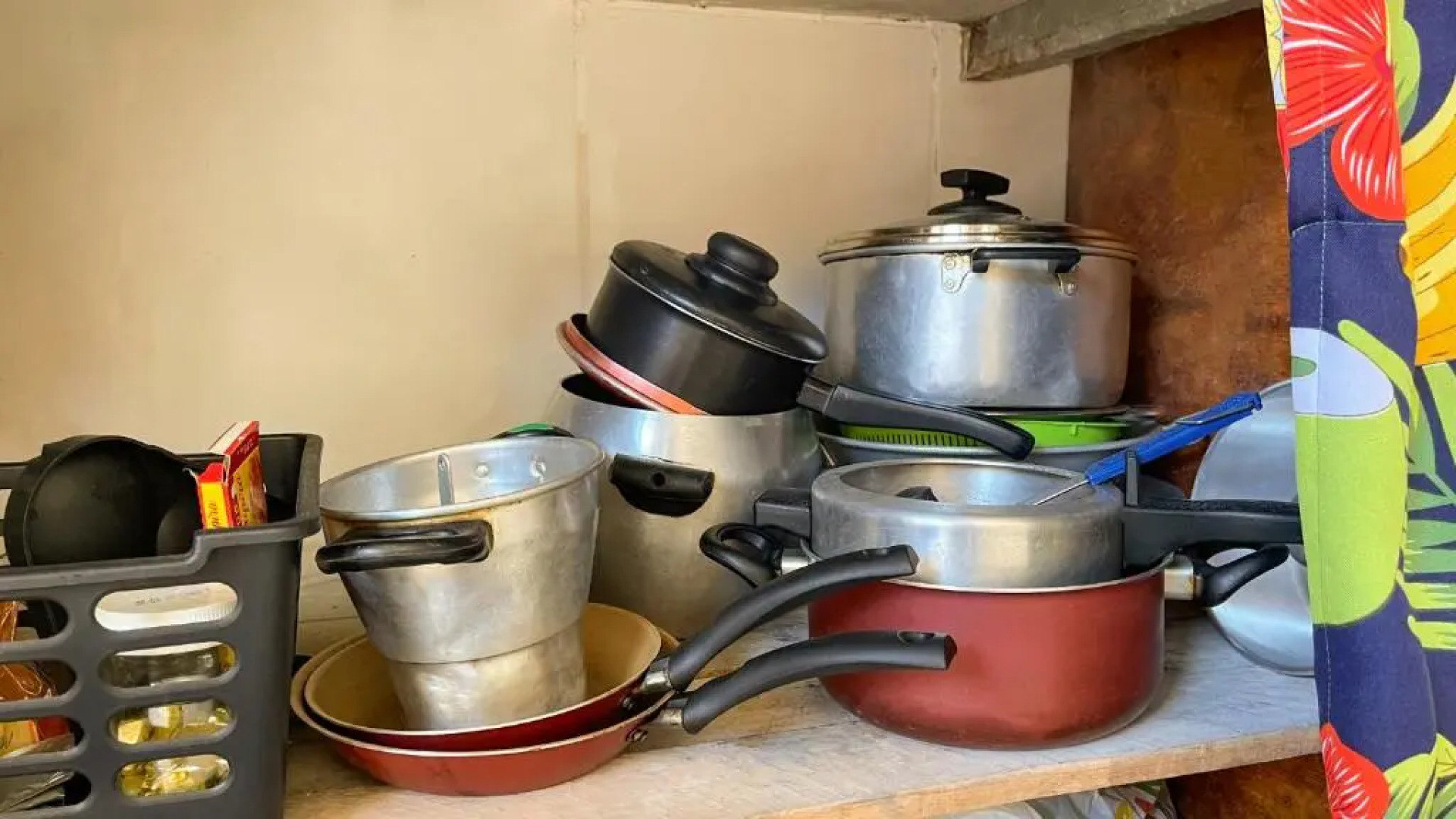 Pousada Hostel São Jorge ------Quartos priv com ar condicionado Liberado das 20h as 08 30hs 1 minuto a pé da praia