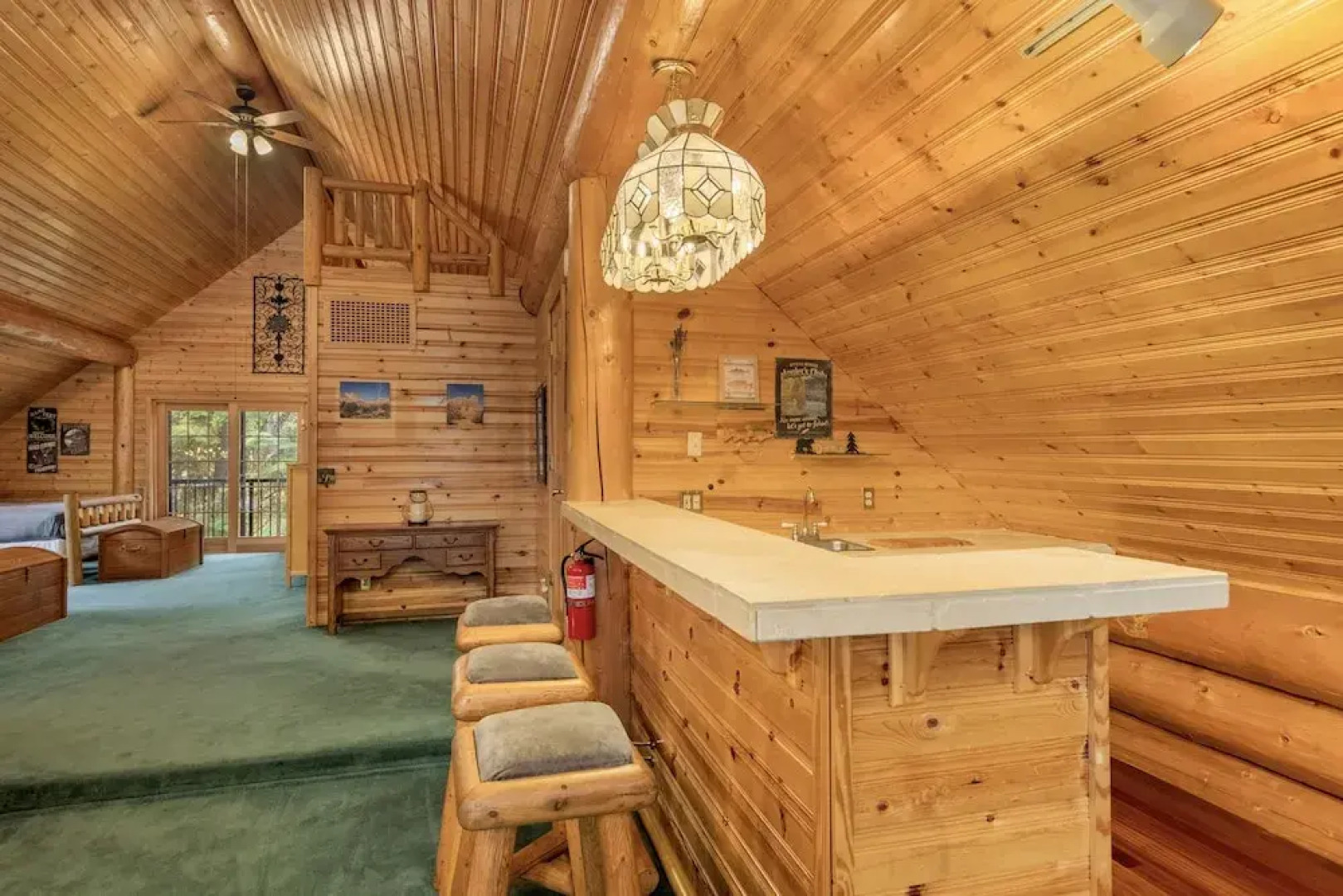 Soaring Pines Lodge 1 Bedroom Home by NW Comfy Cabins by RedAwning
