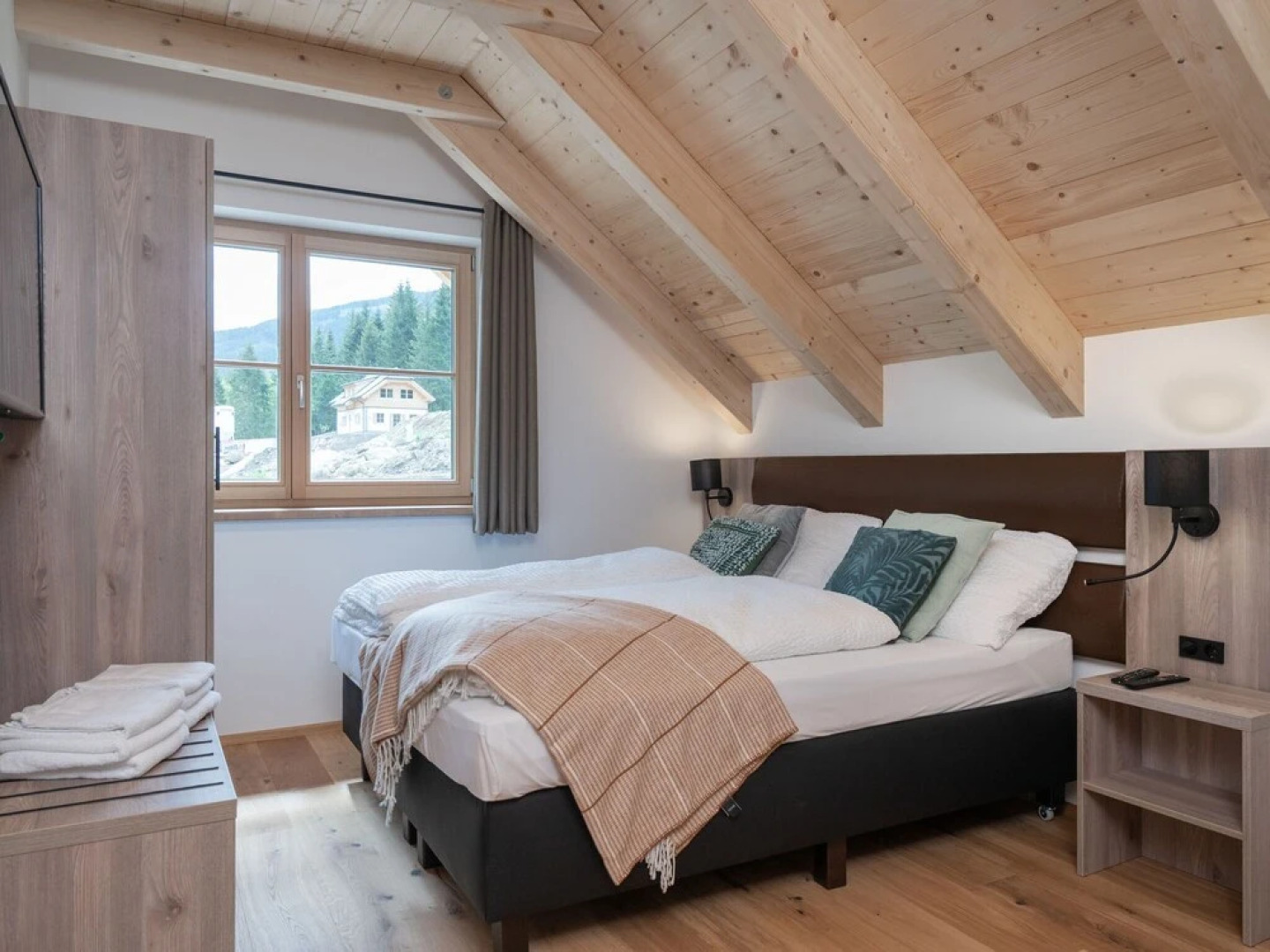 Detached Chalet w Combi Sauna, Near Ski Lift, Haus Liene