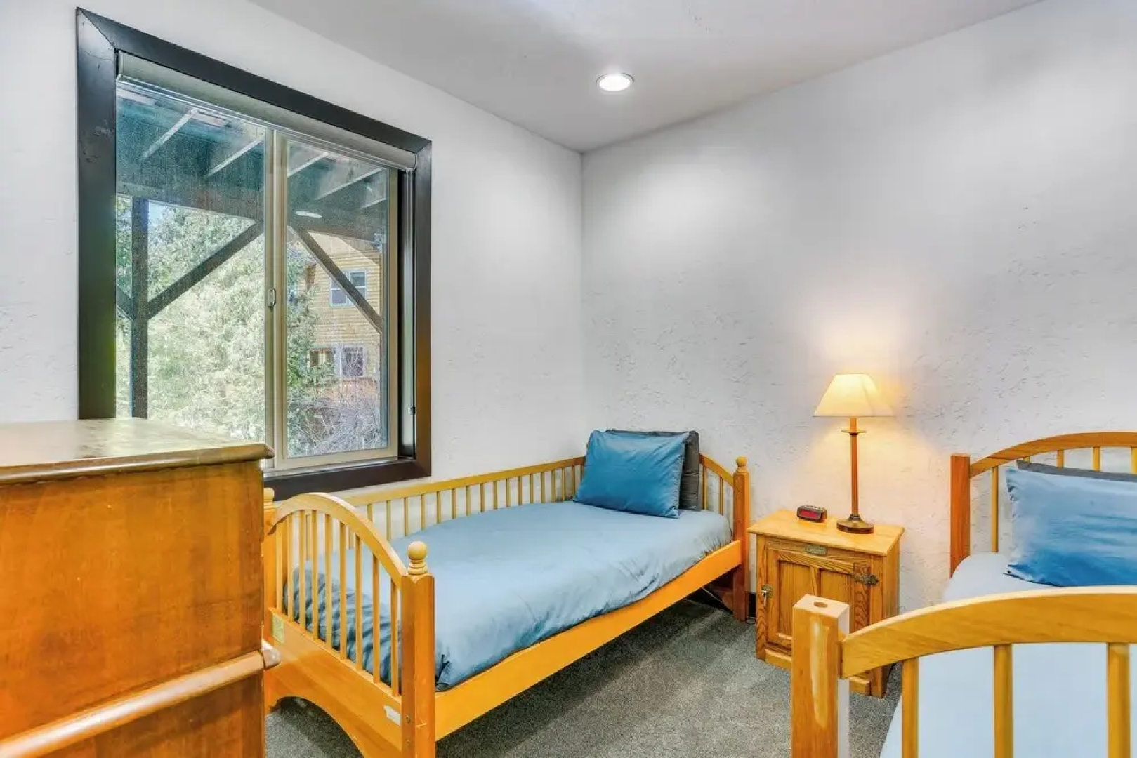 3 Mi to Shaver Lake: Family Home w/ Deck!