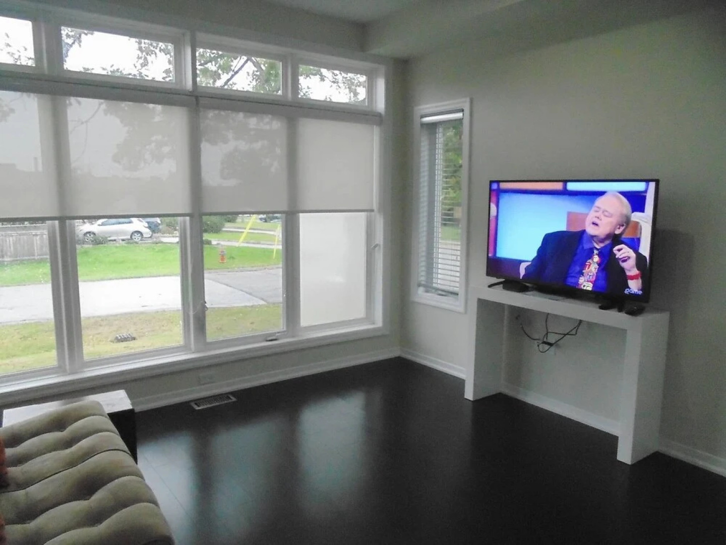 Luxury White House In Oakville Free Ev Charging