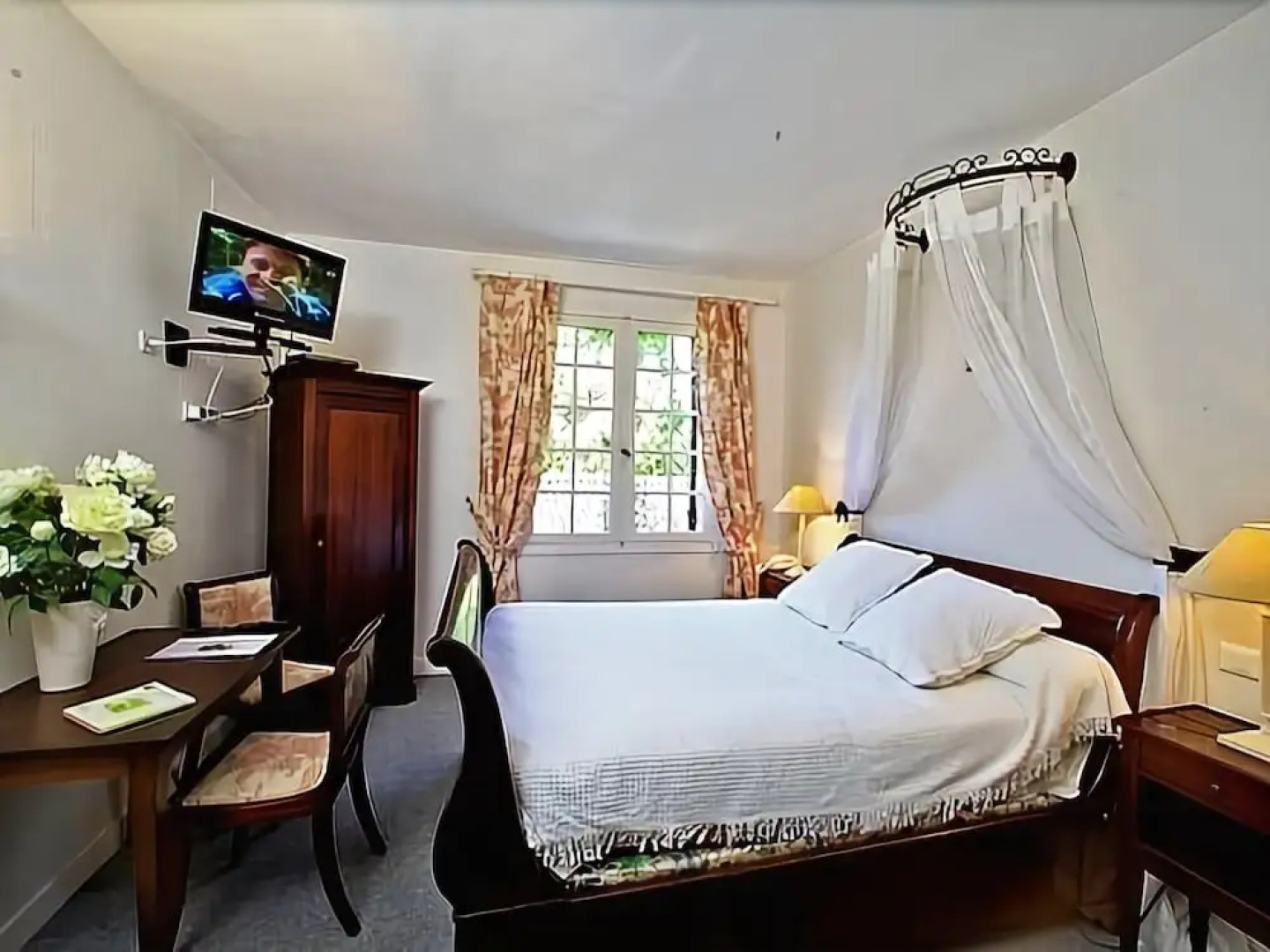 Logis Hostellerie de lAuberge de LÉtang Bleu