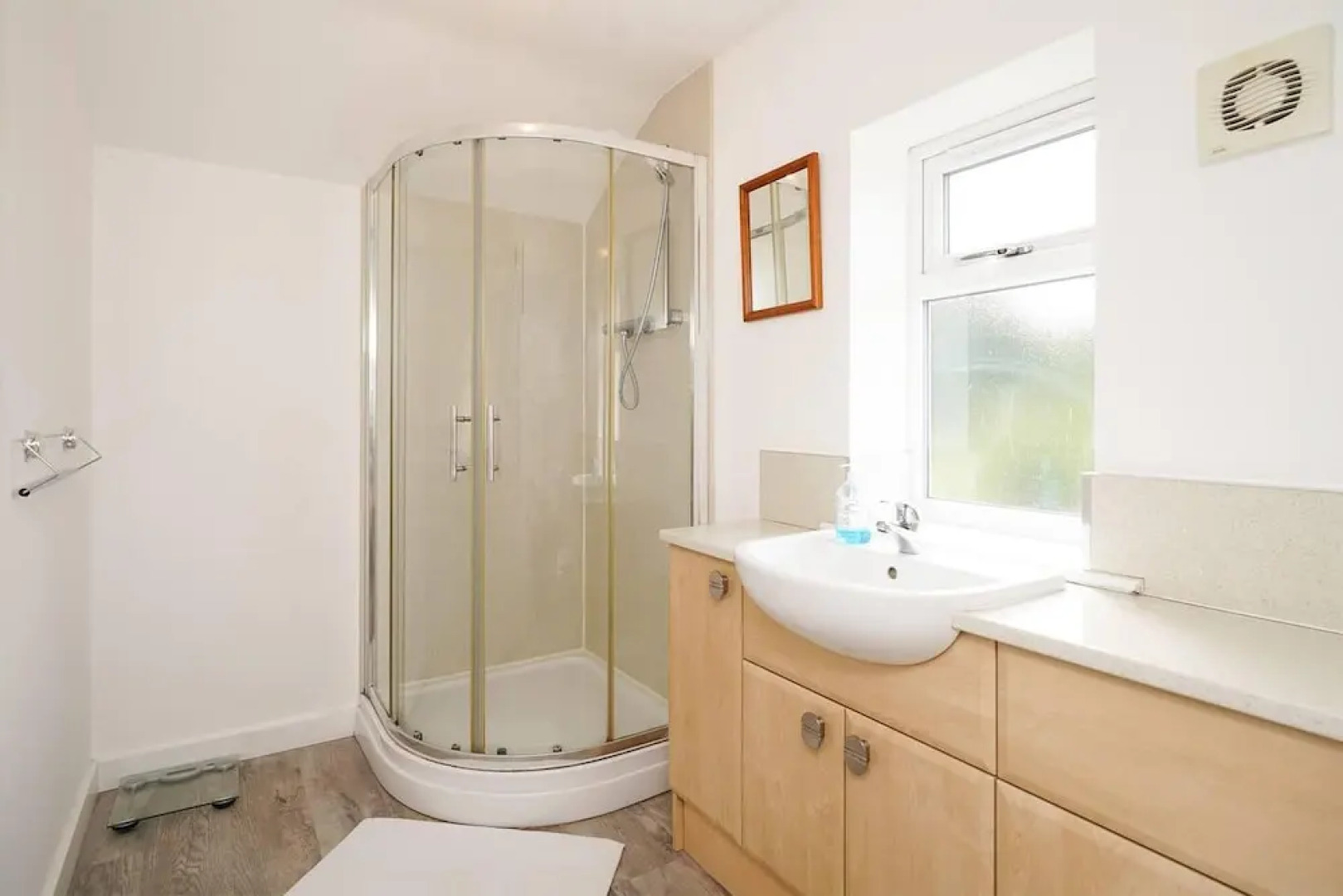 House With Hottub, Sauna & Pool Table