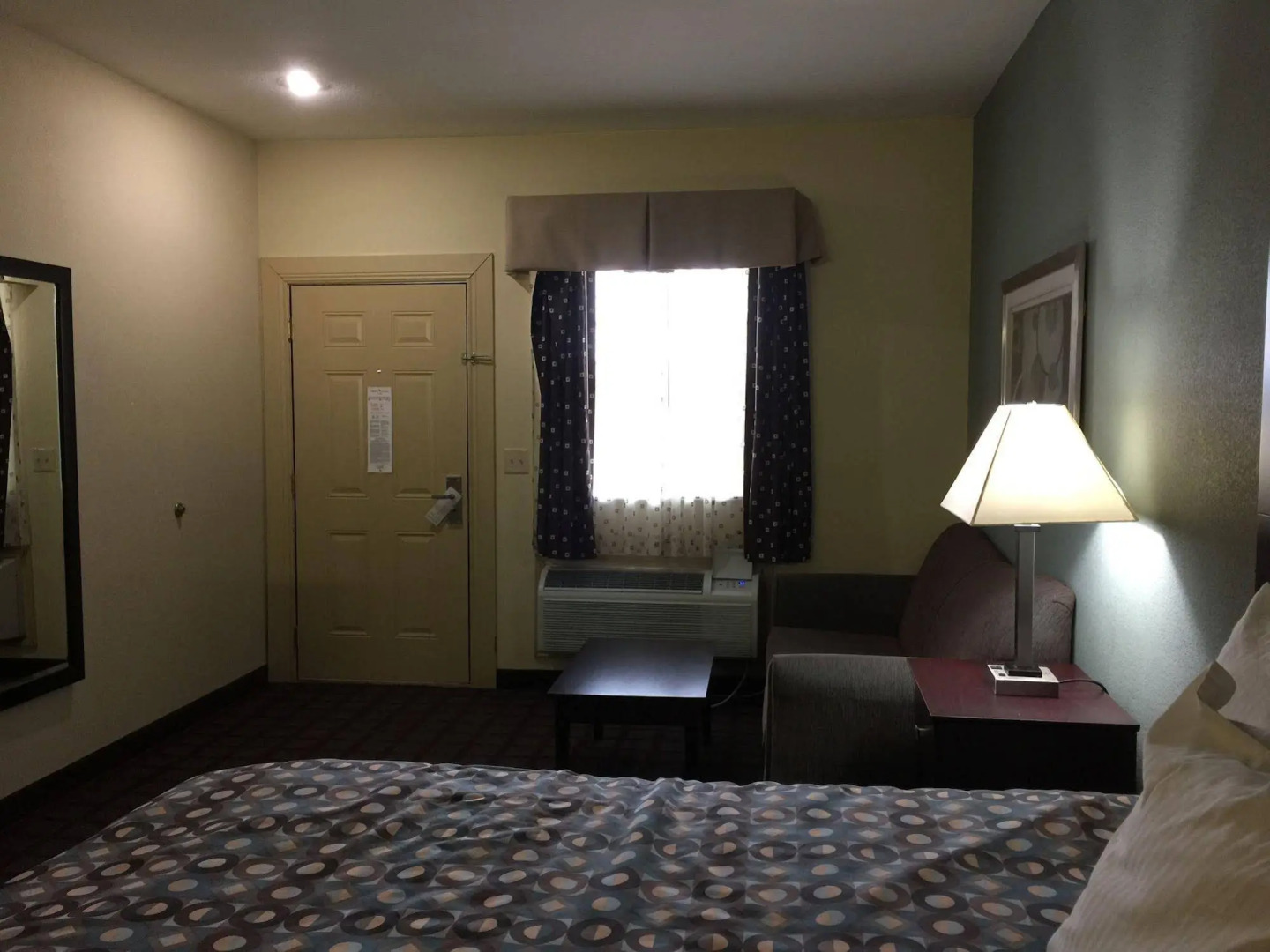 Pearsall Inn & Suites