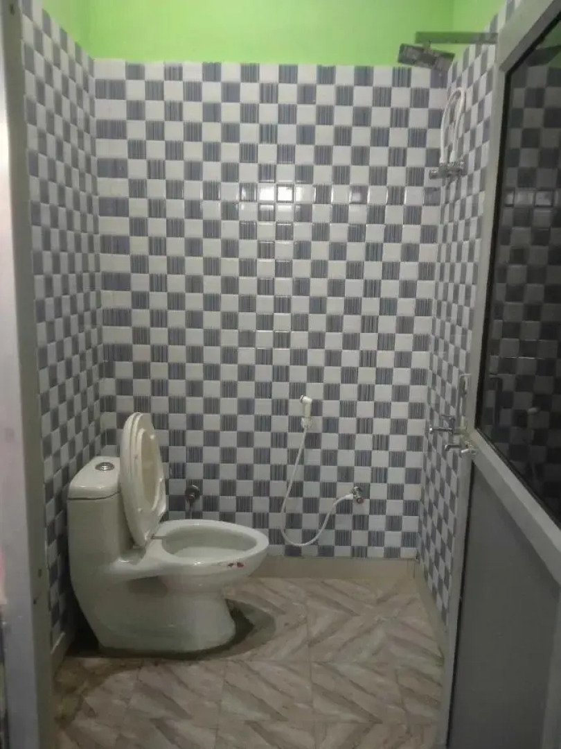 Spot On 93419 Royal Inn