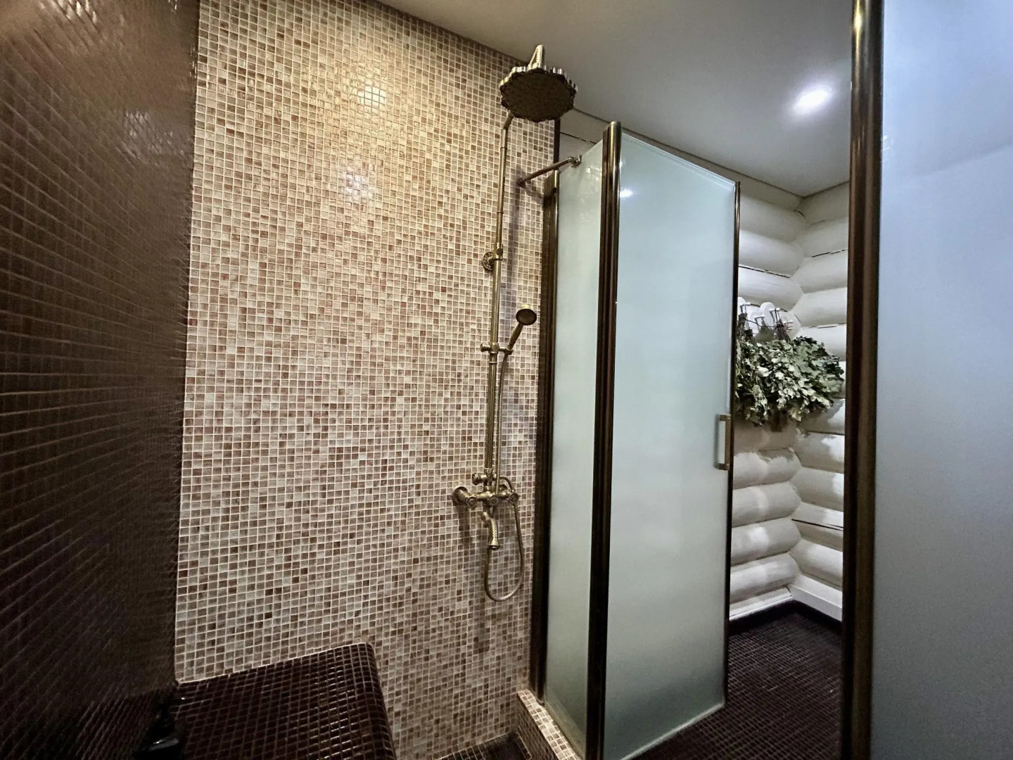 Дом с баней и теплым бассейном ECOLIFE&STYLE (ЭКОЛАЙФЭНДСТАЙЛ)