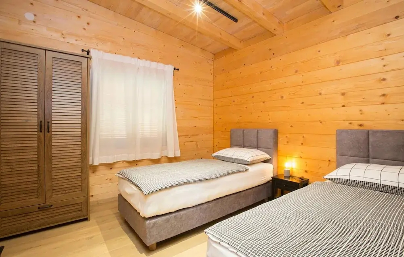 Amazing Home in Donje Taboriste With 2 Bedrooms and Wifi