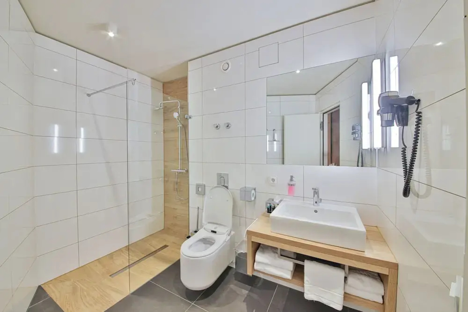 Aeronaut Serviced Apartments powered by Pearl1