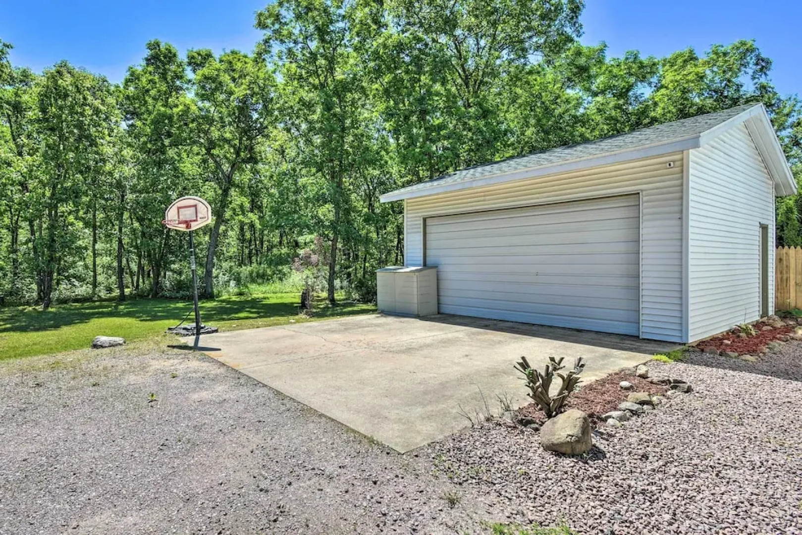 People and Paws Vacation Home by Wisconsin Dells!