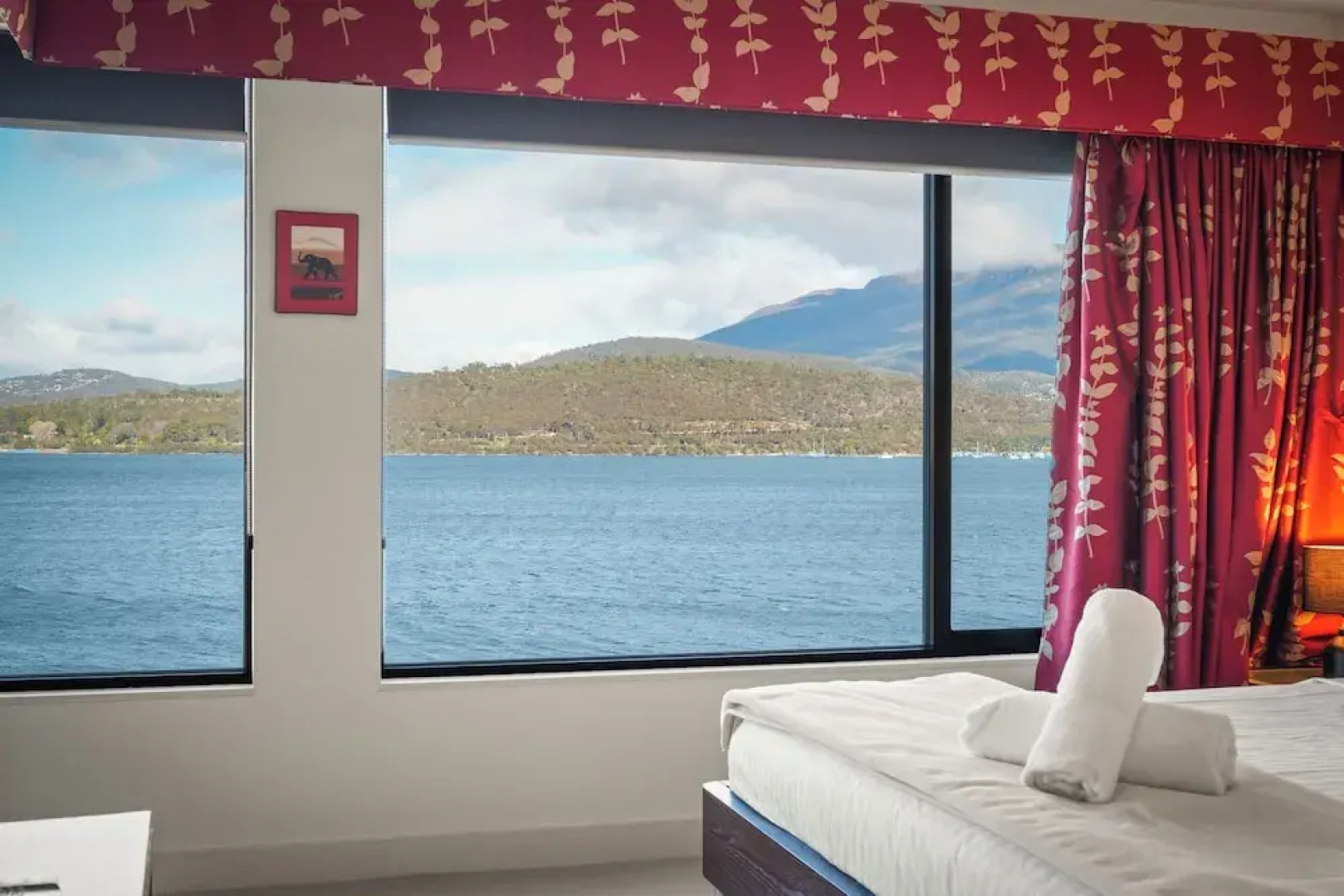 Waterfront Home - Gorgeous Views - 2 Bed