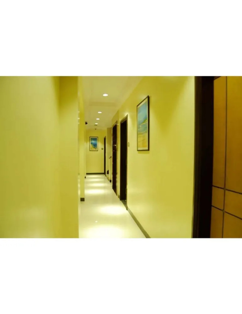 Vista Rooms Near Marine Lines Station