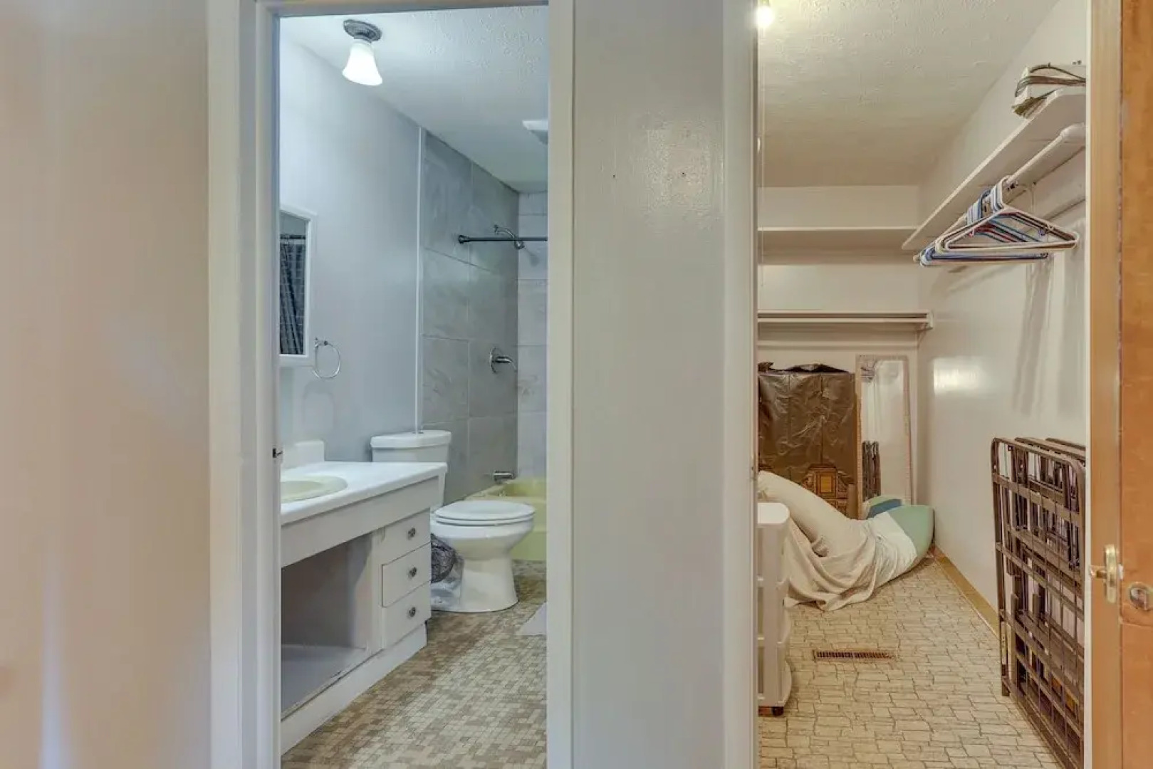 Cozy Youngstown Apartment w/ Central A/C + Heating