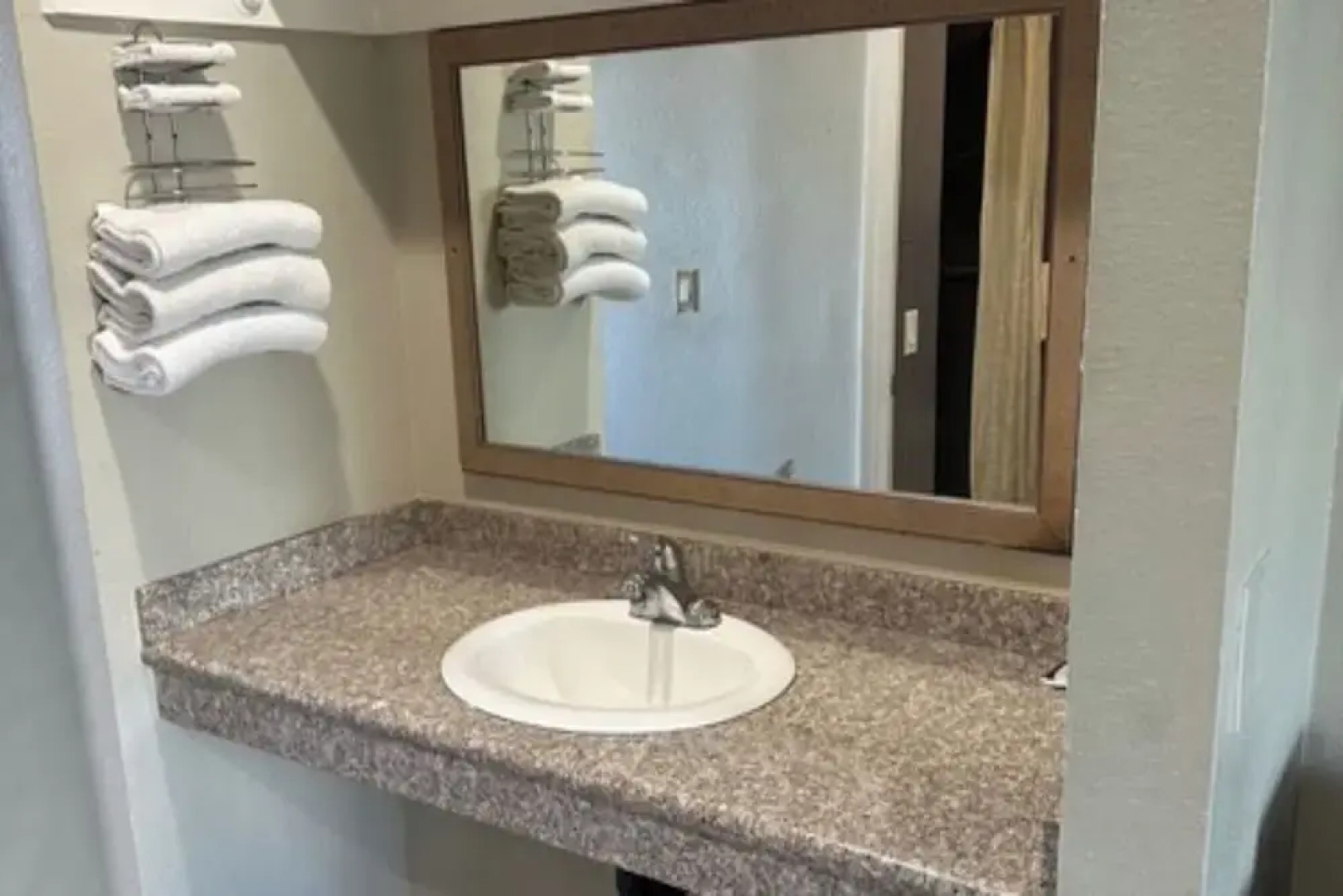 Passport Inn & Suites Corona Hotel