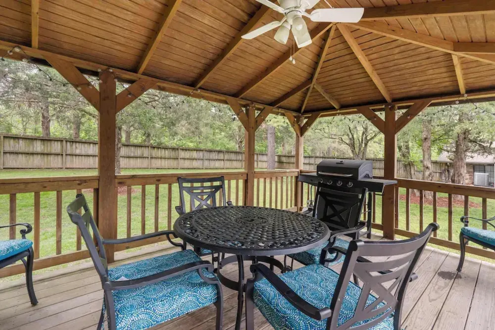 The Cozy Cottage Getaway - Private Pool & Hot Tub