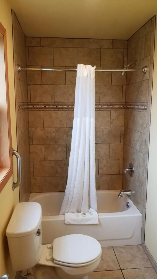 All Star Inn & Suites