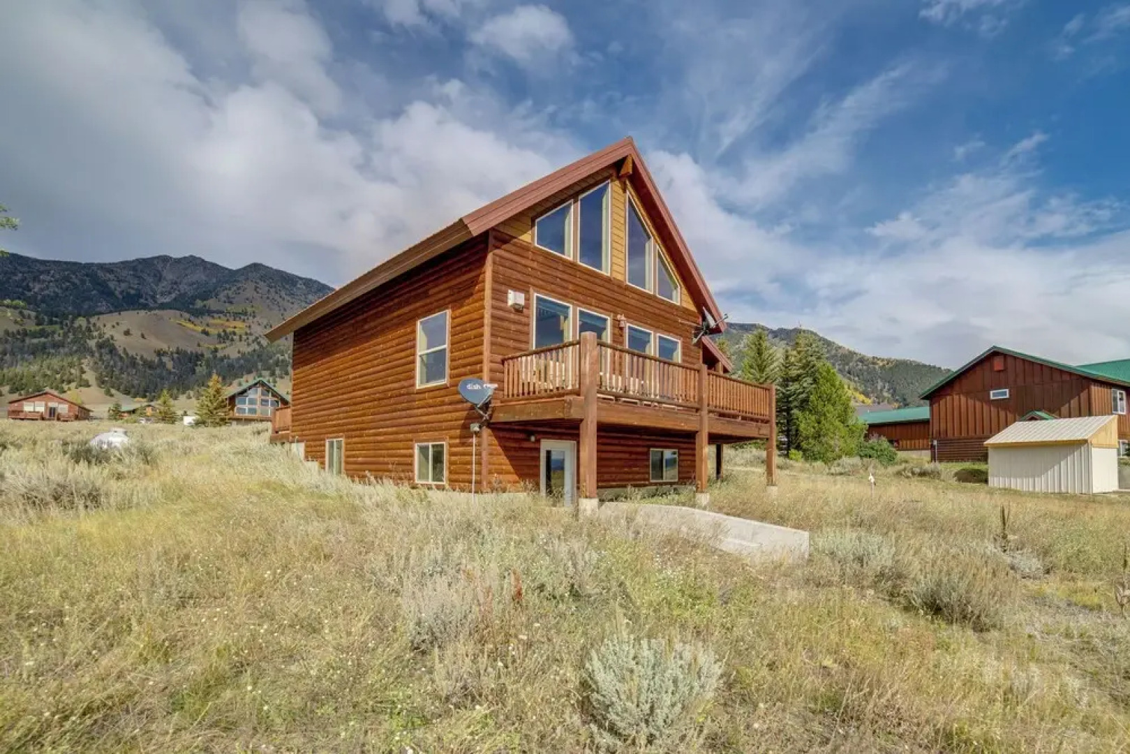 Custom Log Cabin w/ Views - 20 Mi. to Yellowstone!