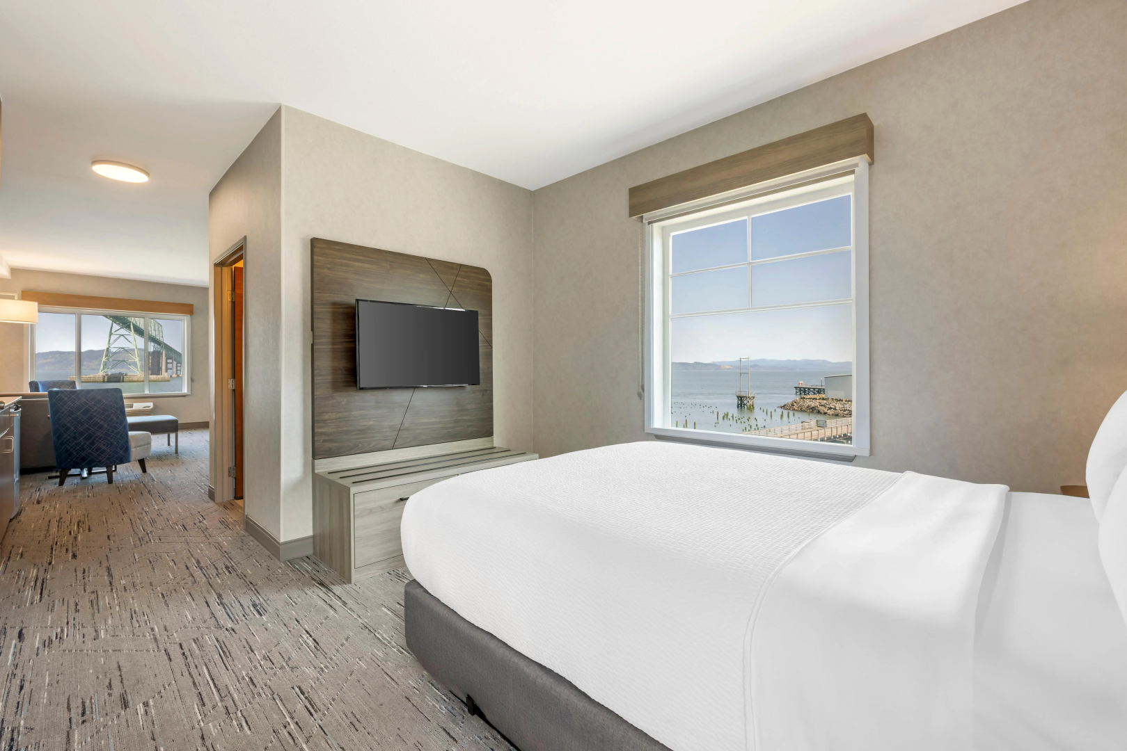 Holiday Inn Express & Suites Astoria by IHG