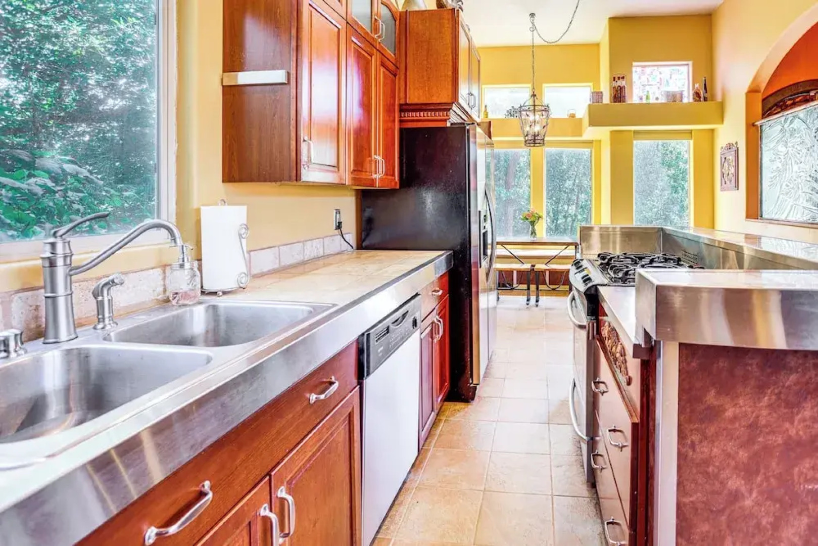 5 Mi to Powder Mtn: Tuscan Mountain Retreat