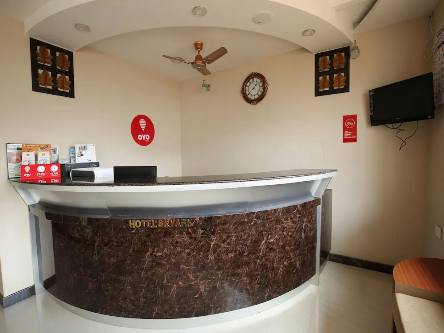 OYO 7878 Hotel Skyark