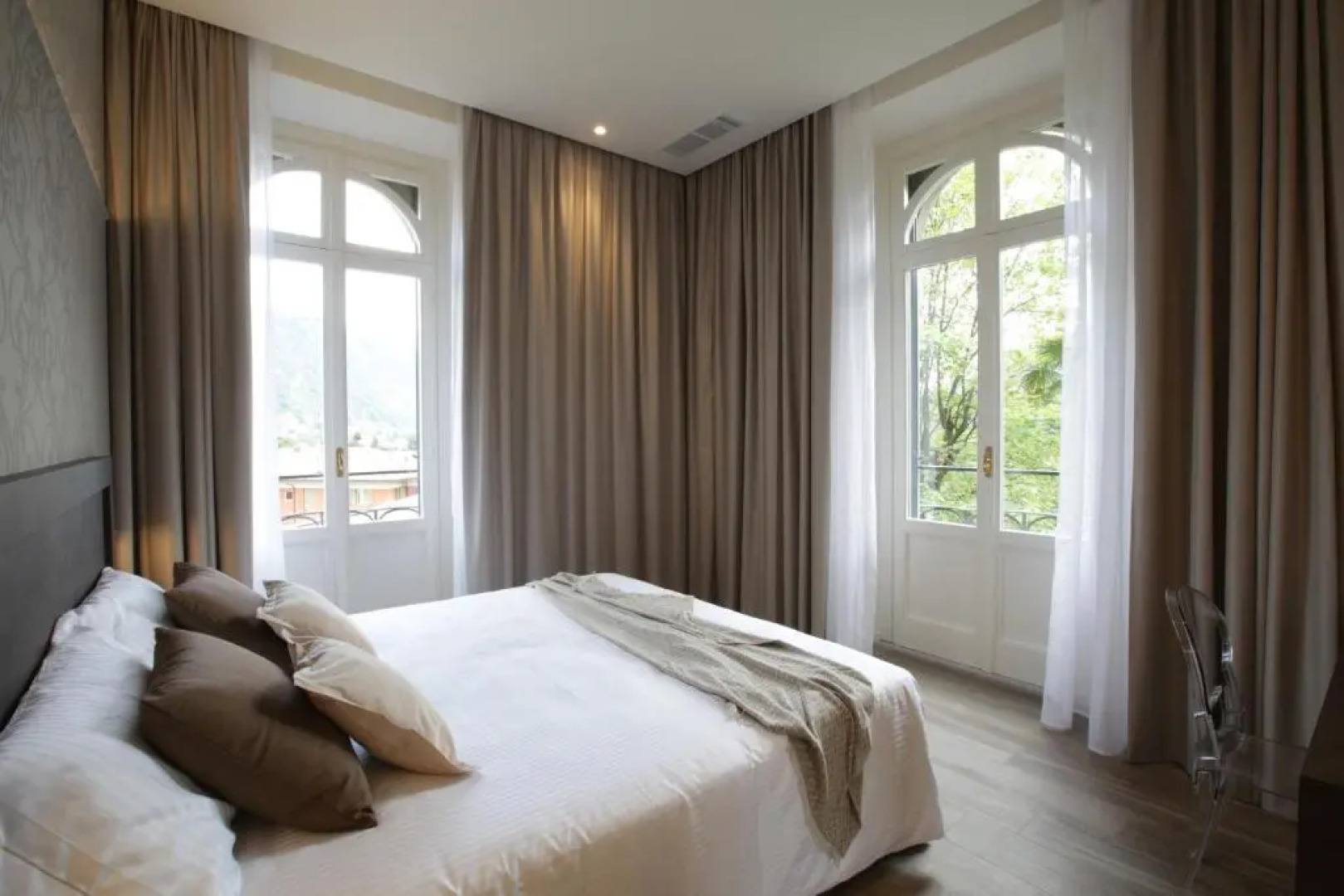 Villa Liberty - Lake Como Rooms & SPA