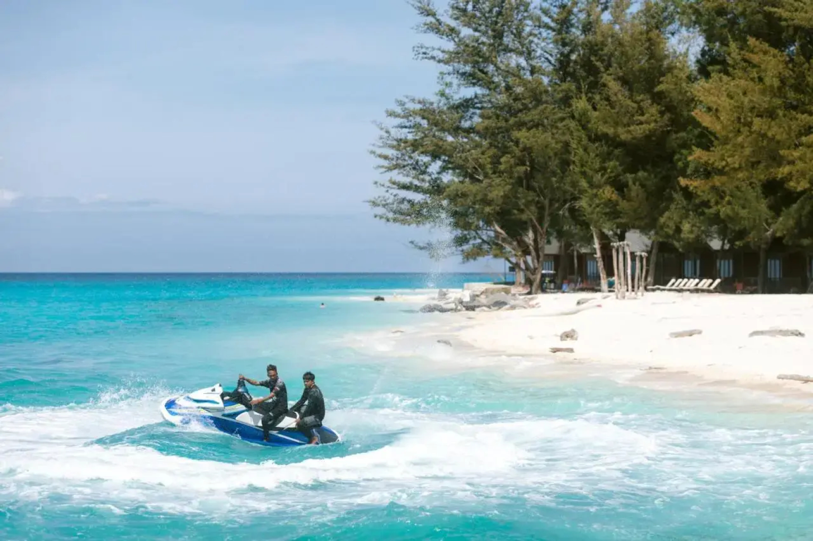 Mari Mari Backpackers Lodge, Mantanani Island