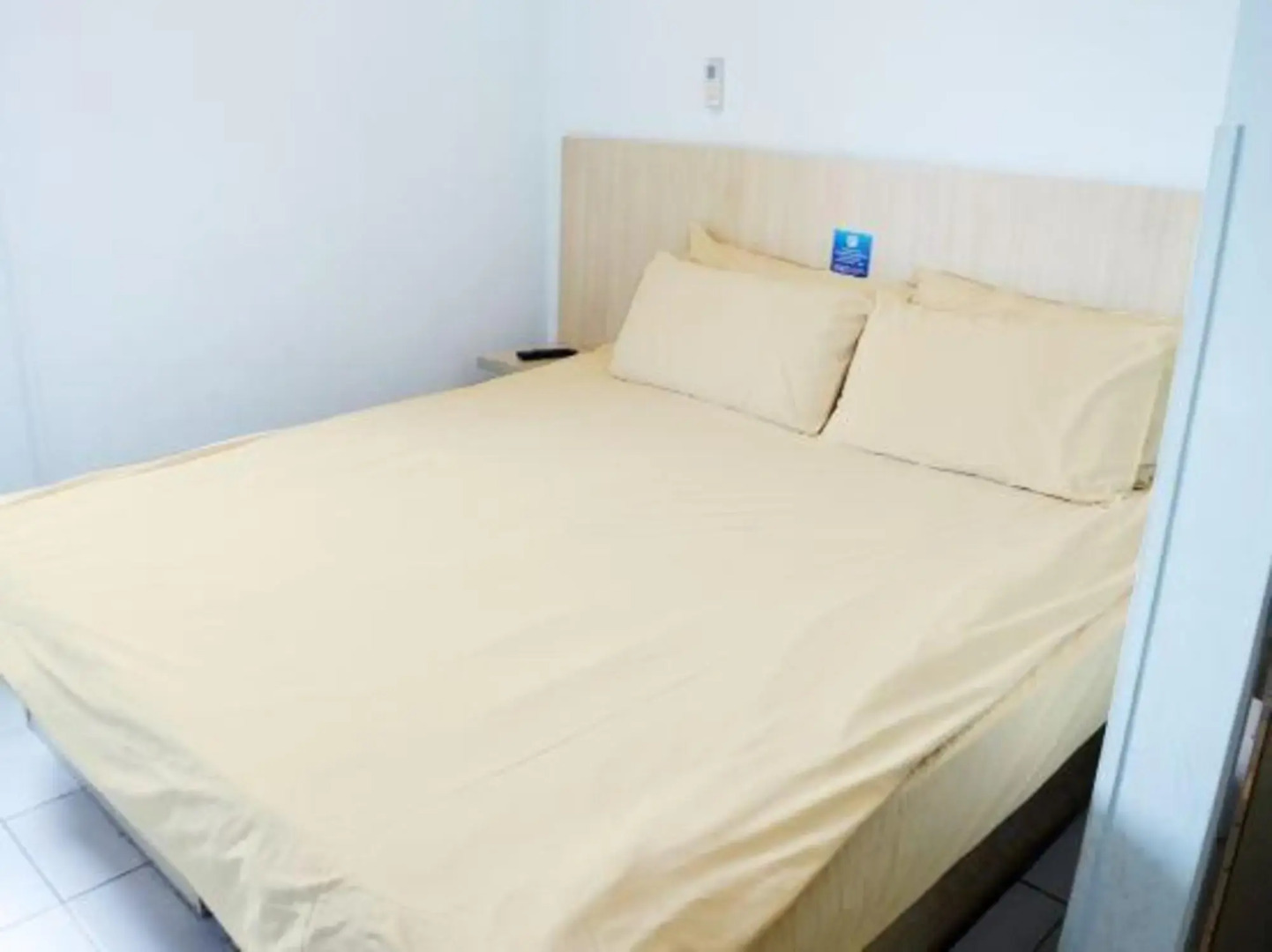 Jimmy Sunshine Fast Hotel