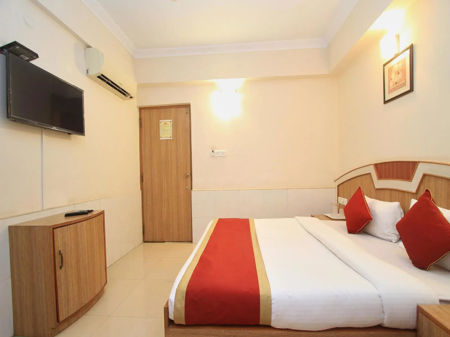 OYO 9633 Hotel Srinidhi Residency
