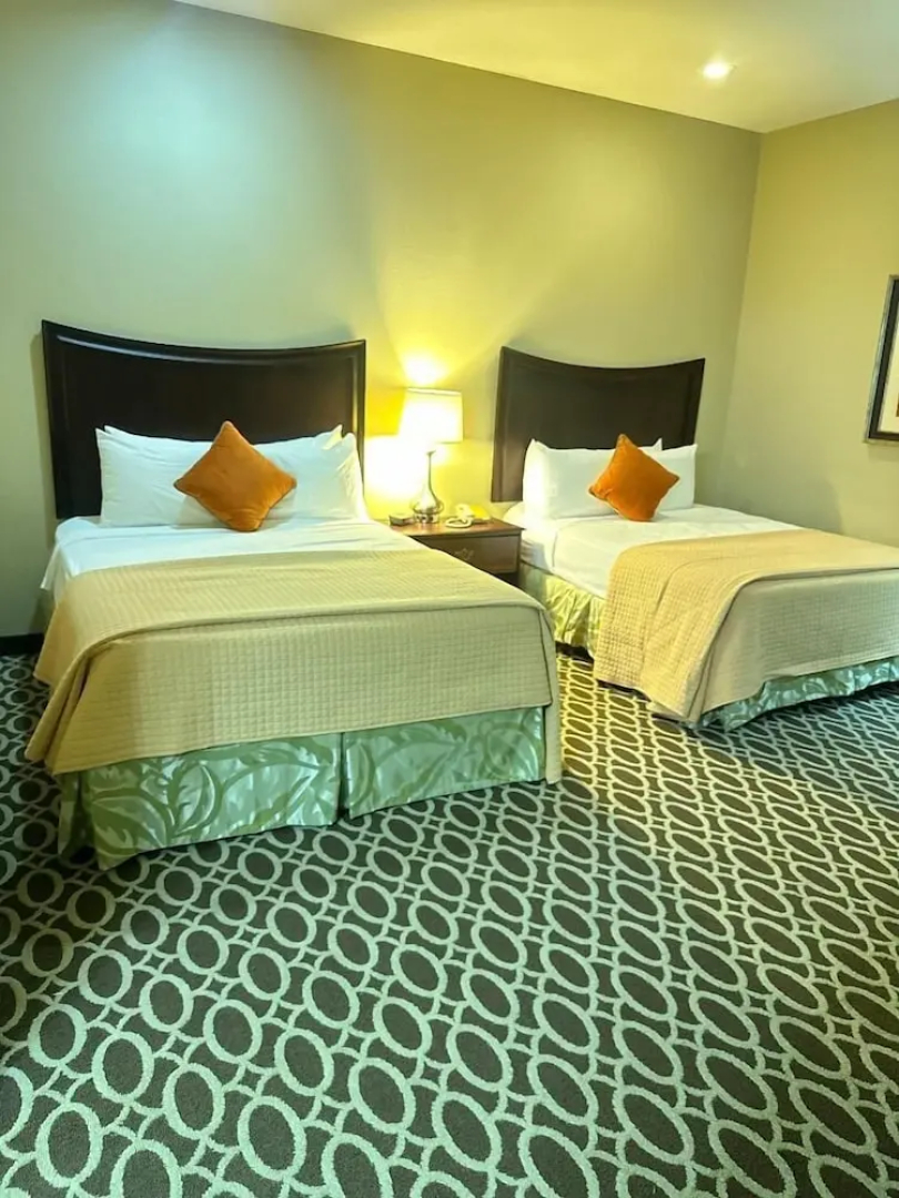 Sunday House Inn and Suites
