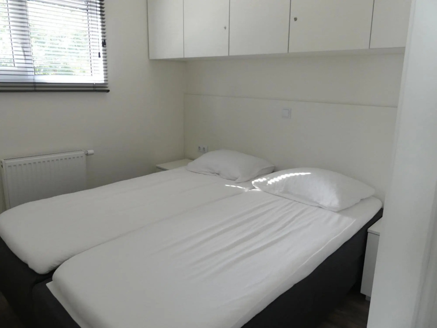 Modern chalet with beautiful garden, located in a holiday park by the forest