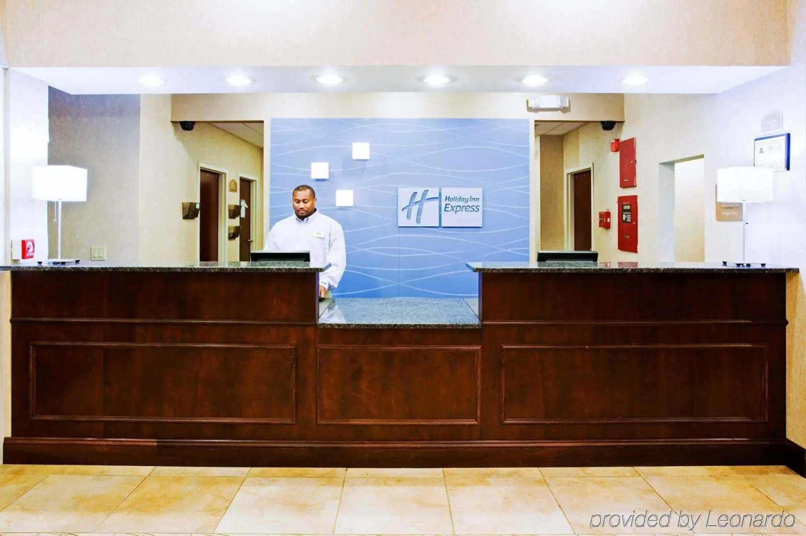 Holiday Inn Express Hotel & Suites Charlotte Arrowood by IHG