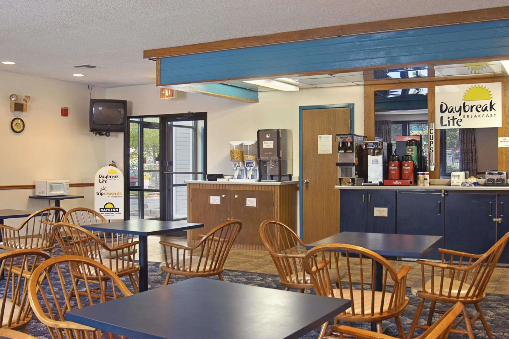 BridgePointe Inn & Suites