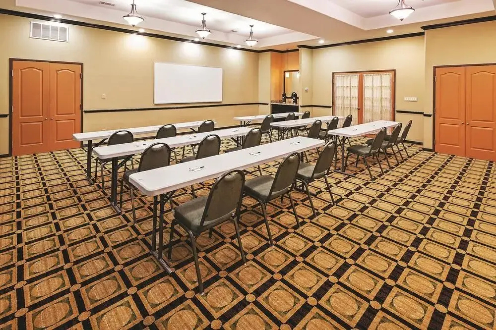 La Quinta Inn & Suites By Wyndham Dfw Airport West - Bedford