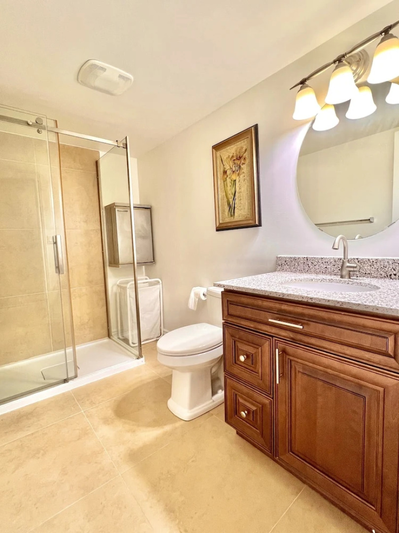 Cozy Home in Richmond Hill with Free Parking