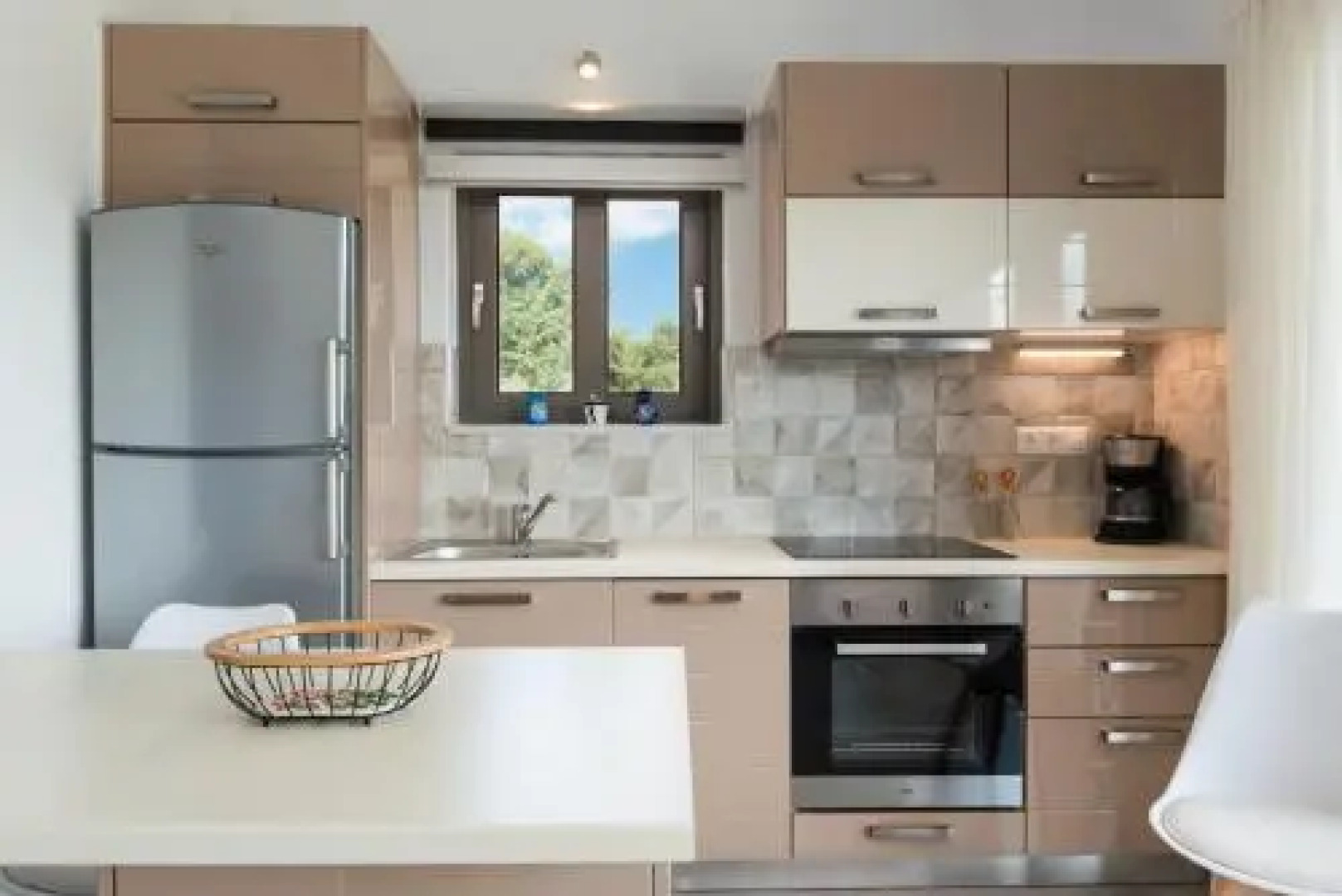 Niovi Seaside Suites