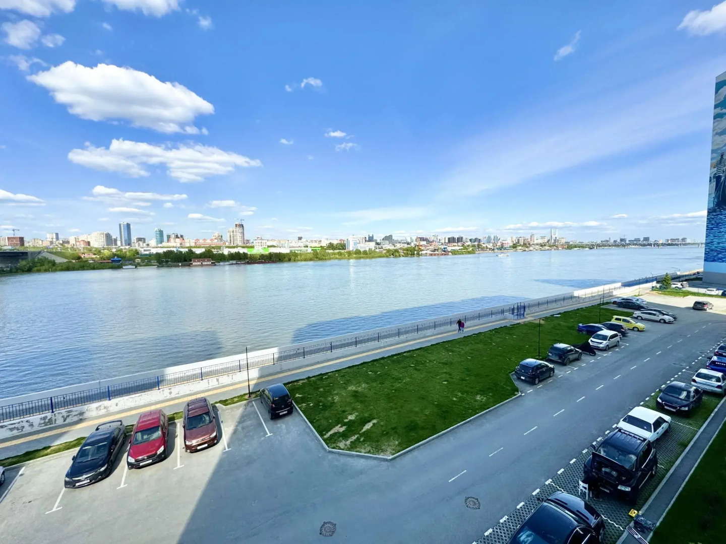 Hugge Place на улице Ясный Берег 7