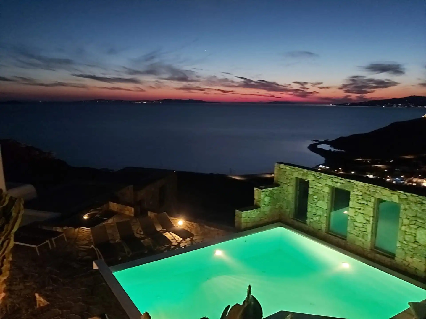 White Rock Suites & Villas