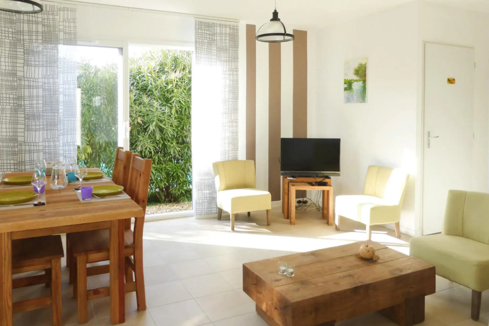 Nice Holiday Home With Private Terrace, Arpaillargues-et-aureillac