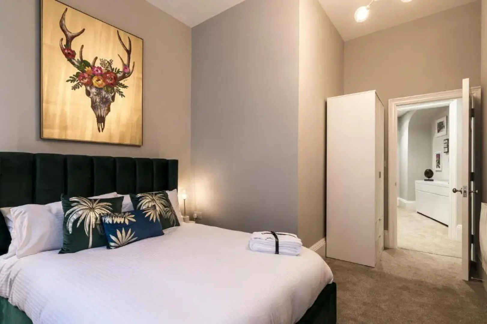 Pieces of Eight - 2 Bedroom Apartment - Tenby - (Windsor House)