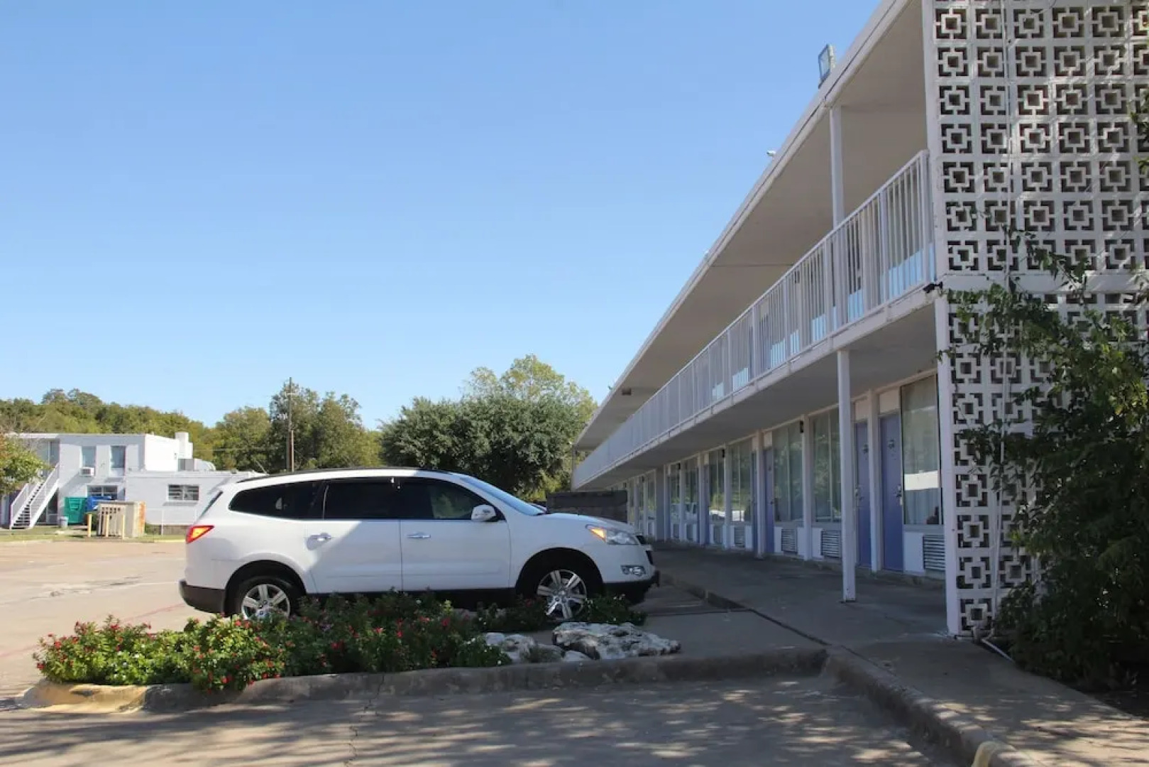 LoneStar Inn & Suites