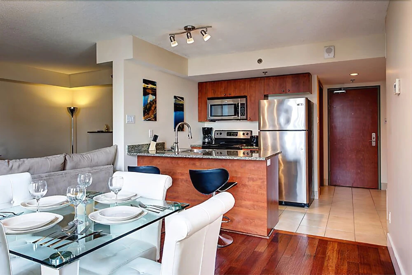 Downtown Suites by Hometrotting