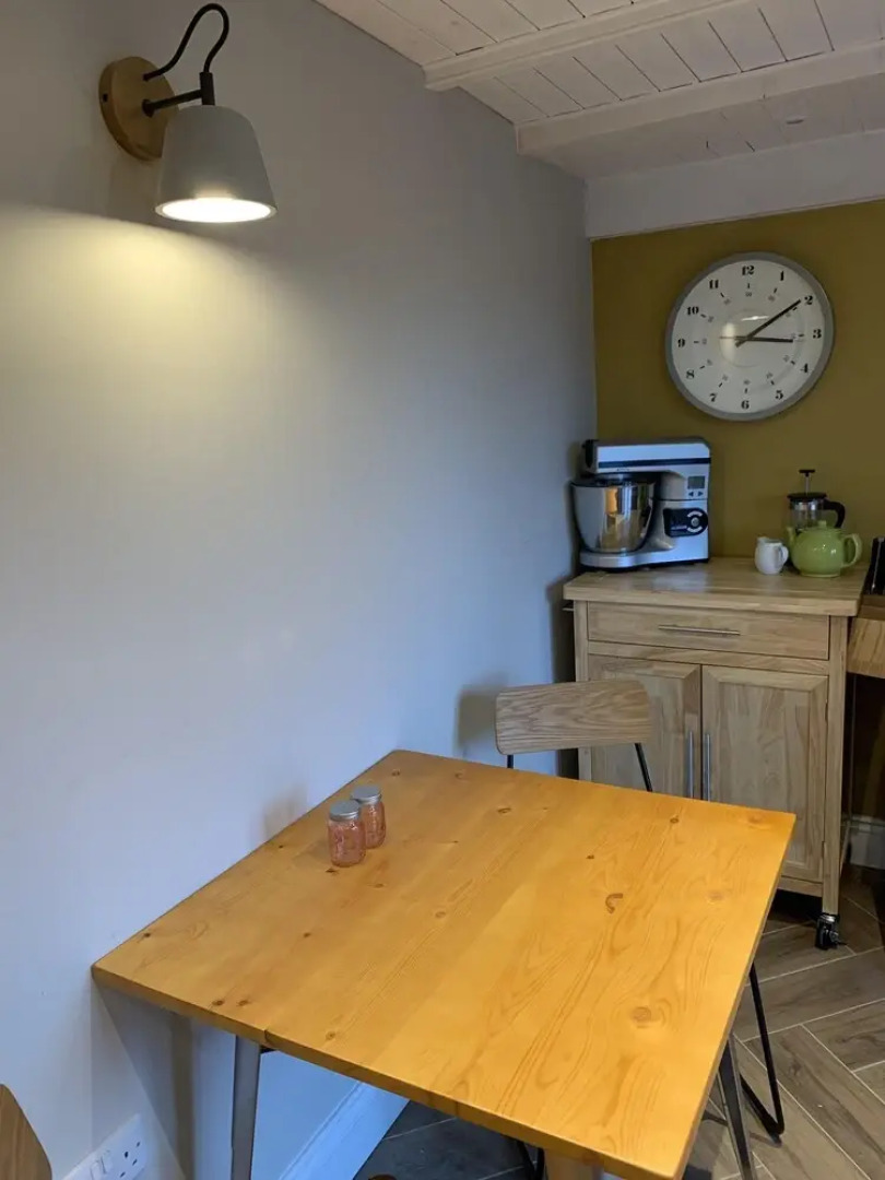 Min-Y-Fford, 19th century cottage, sleeps 8