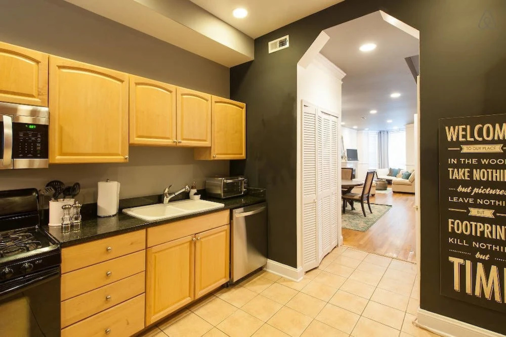 Modernized DC Rowhome in city-center