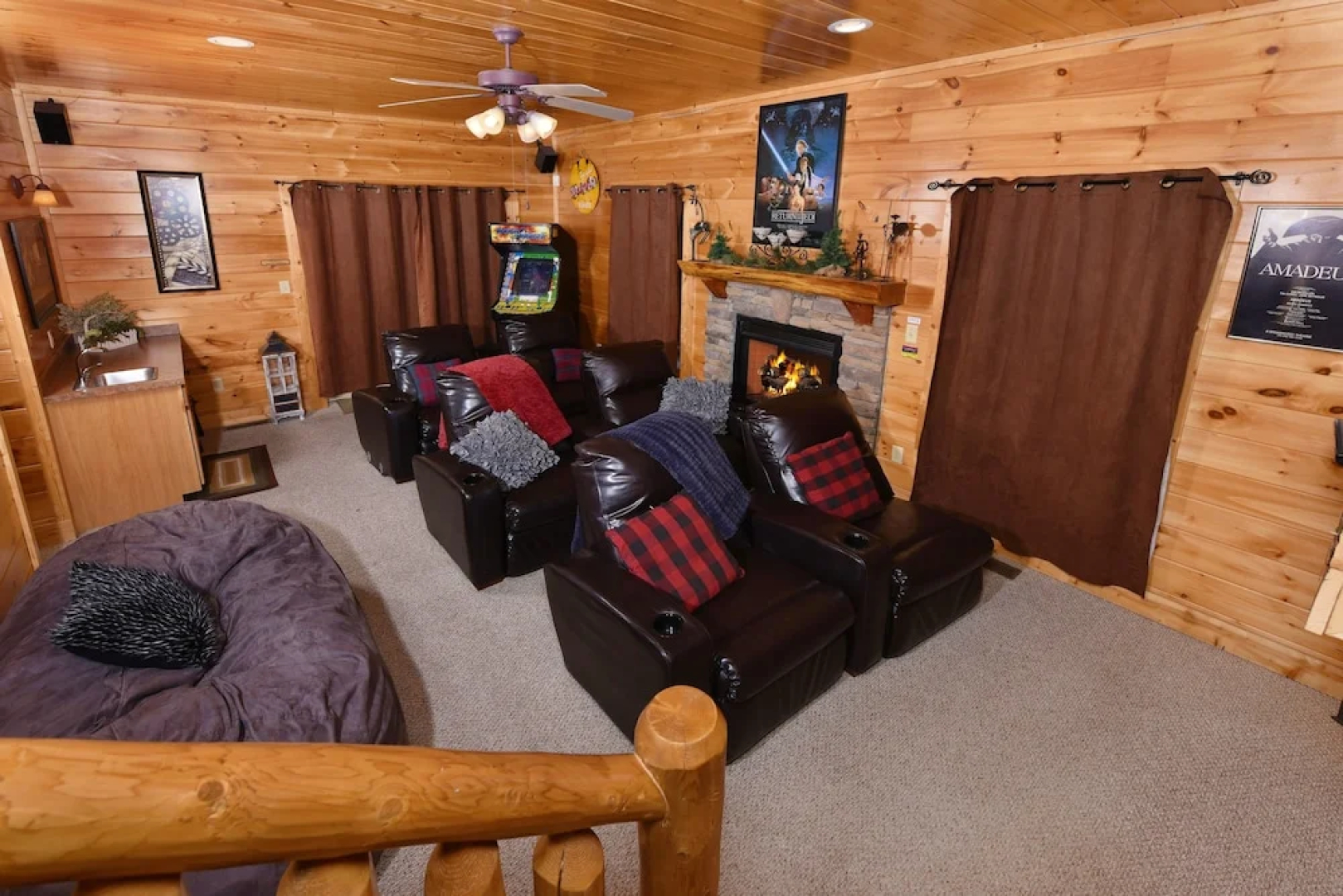 Knockin' On Heaven's Door - 5 Br cabin by RedAwning