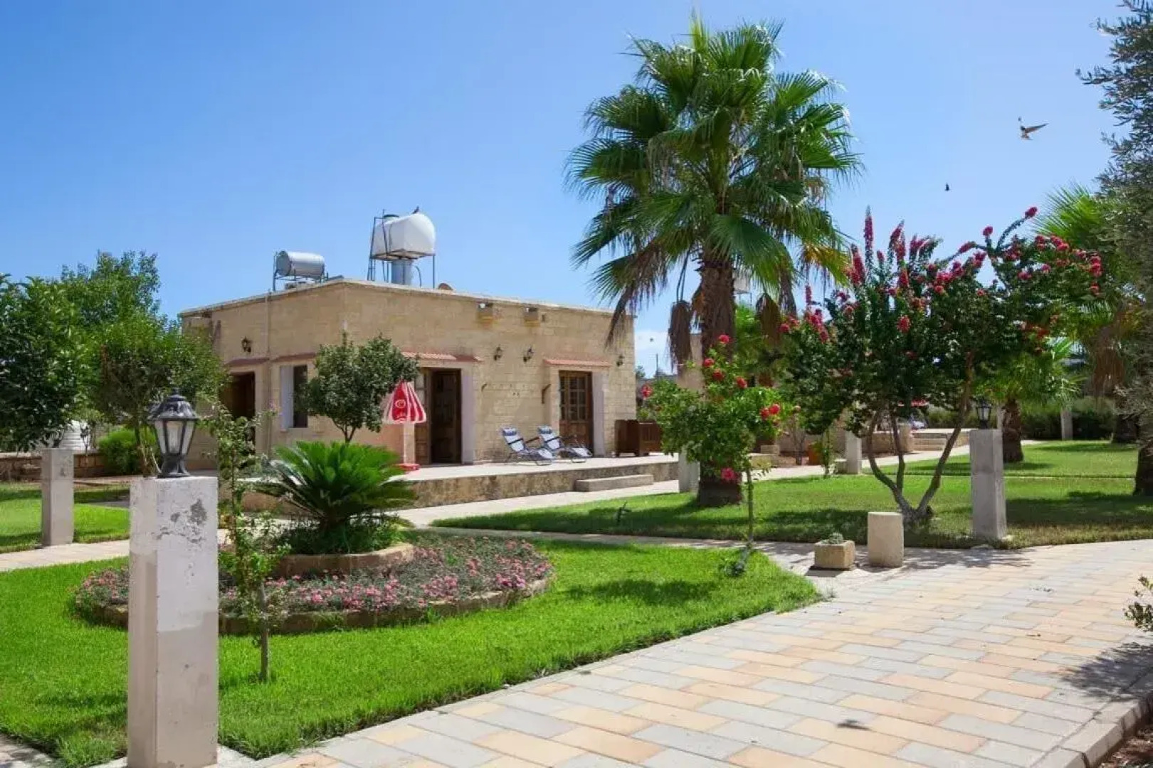 Glaro Garden Hotel-restaurant