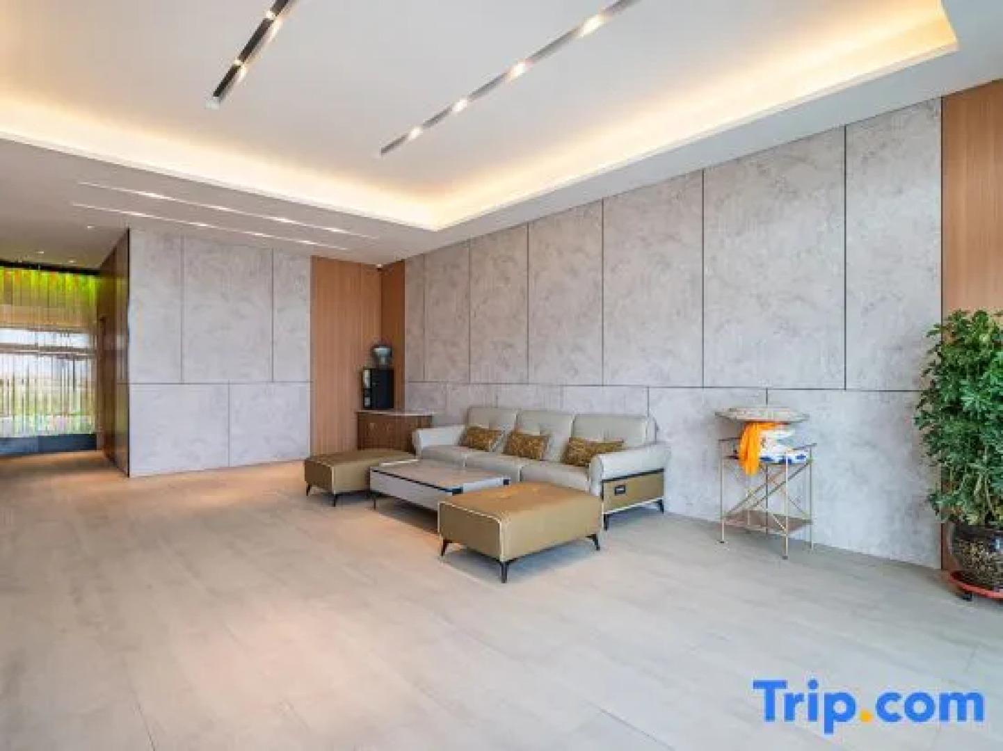 Rezen Select Hotel (Chaka Salt Lake)