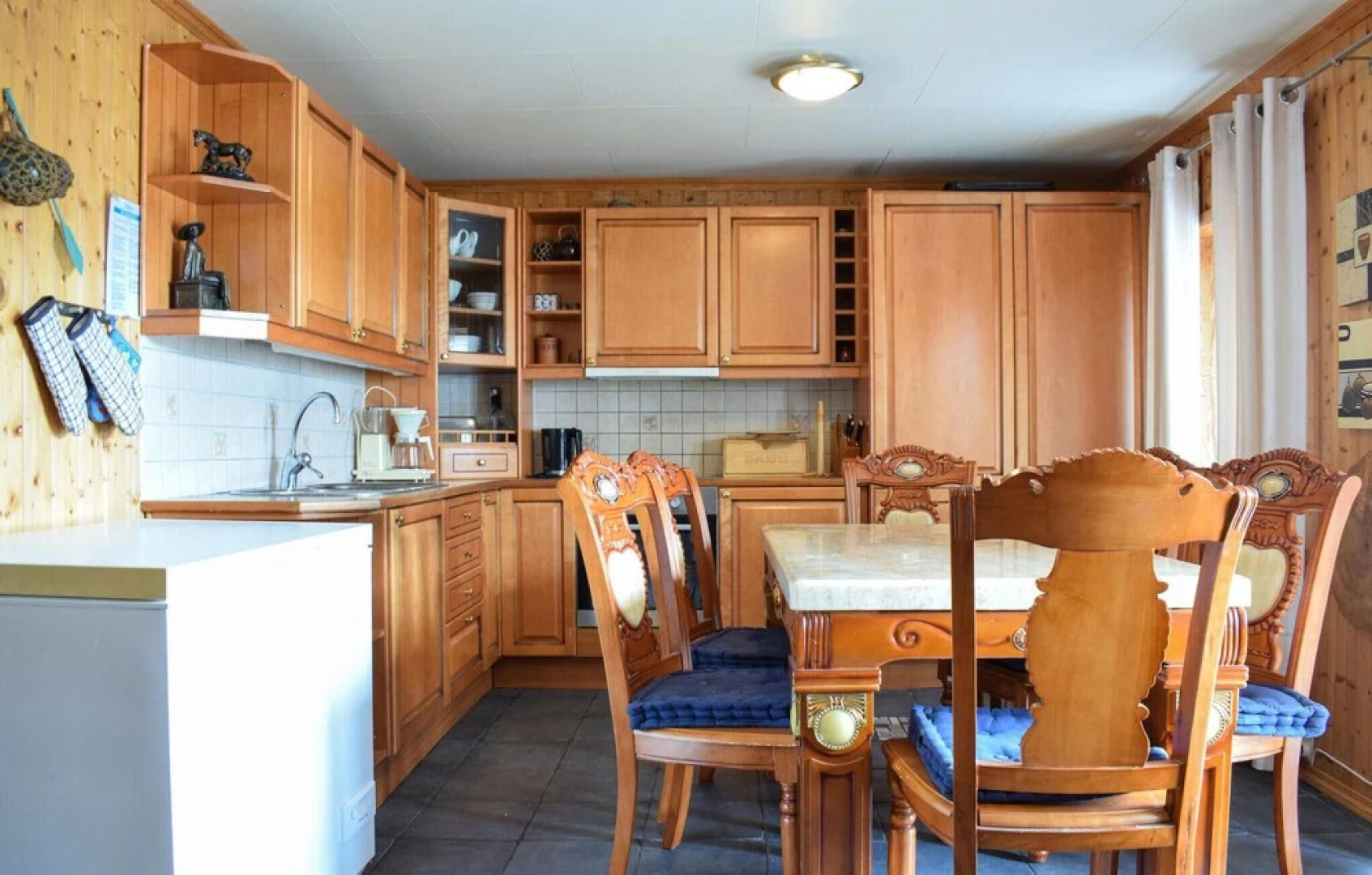 Nice Apartment in S-4275 Sævelandsvik With 2 Bedrooms and Wifi