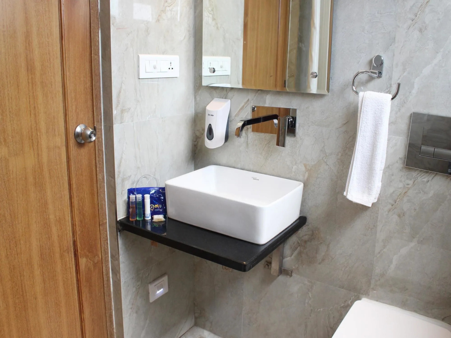 OYO Premium Karnal Club