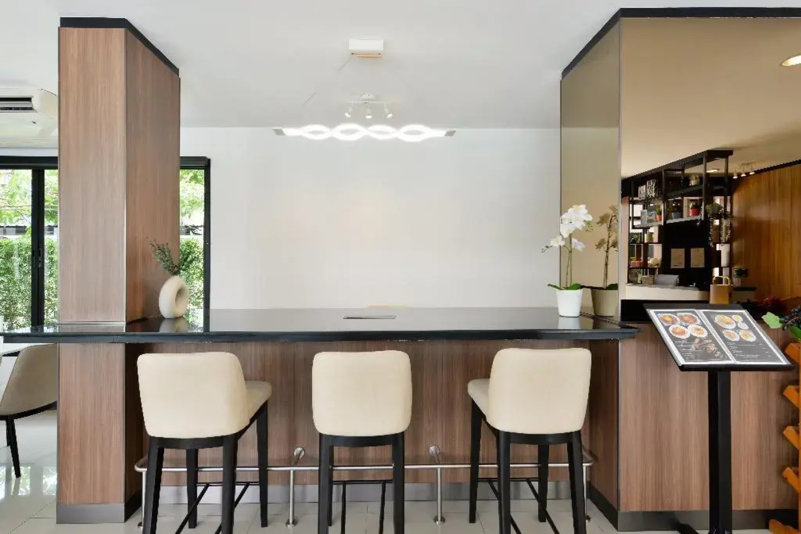 Gate43 Airport Hotel